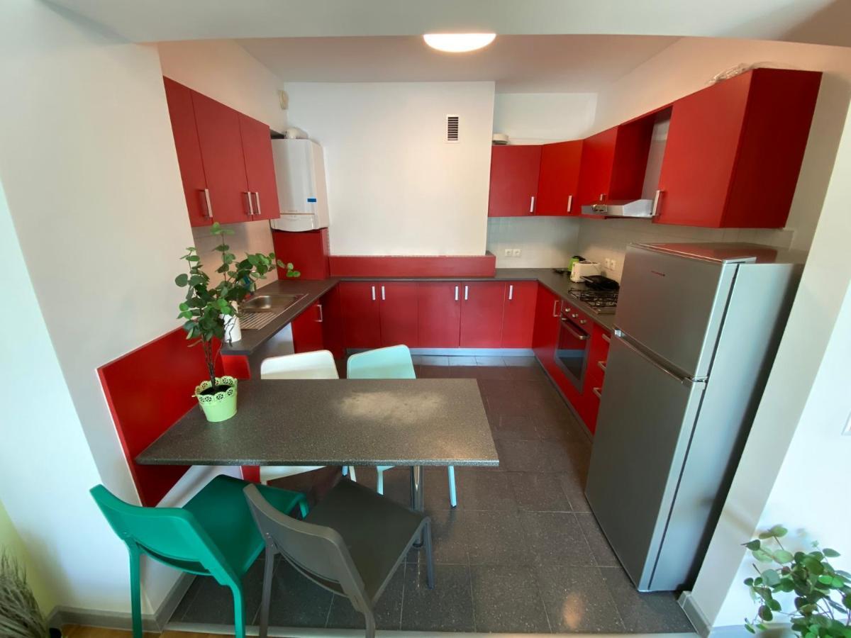 Green Apartment 214 With Private Parking Bukarest Exterior foto
