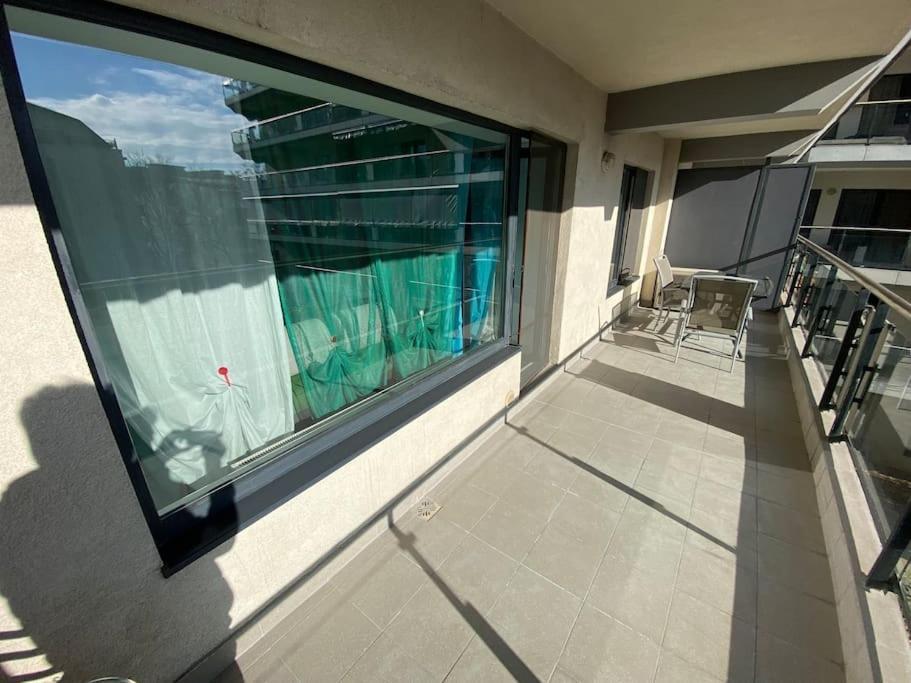 Green Apartment 214 With Private Parking Bukarest Exterior foto