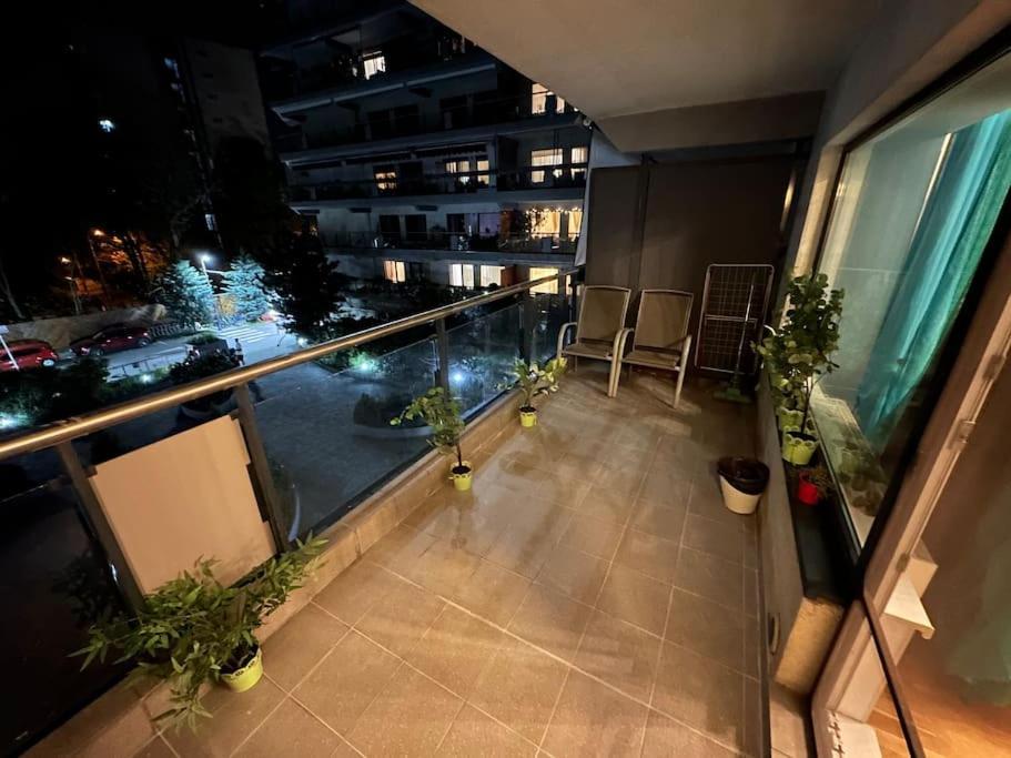 Green Apartment 214 With Private Parking Bukarest Exterior foto