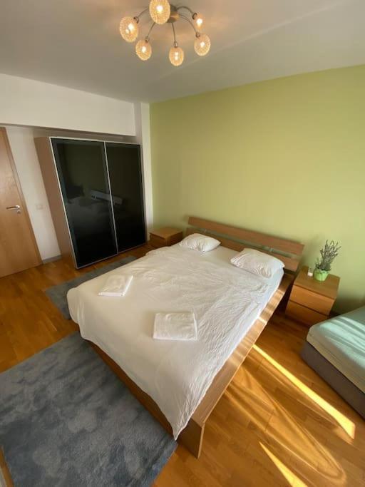 Green Apartment 214 With Private Parking Bukarest Exterior foto