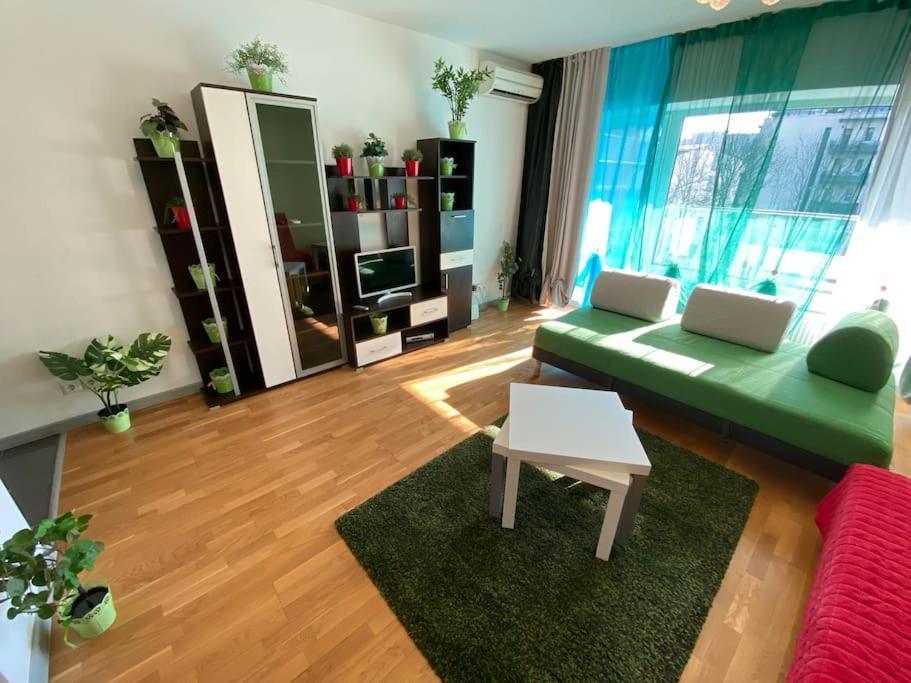 Green Apartment 214 With Private Parking Bukarest Exterior foto